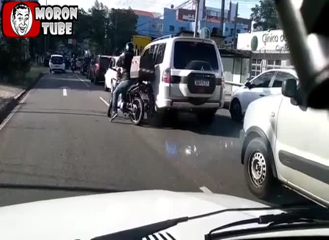 Video :He shoots a guy after he snatches his watch!
